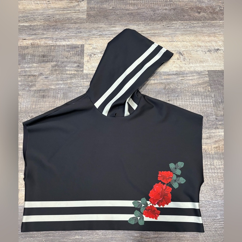 UltraCor Black hooded crop top Size Medium Roses stripes Ultra Cor - Picture 2 of 8
